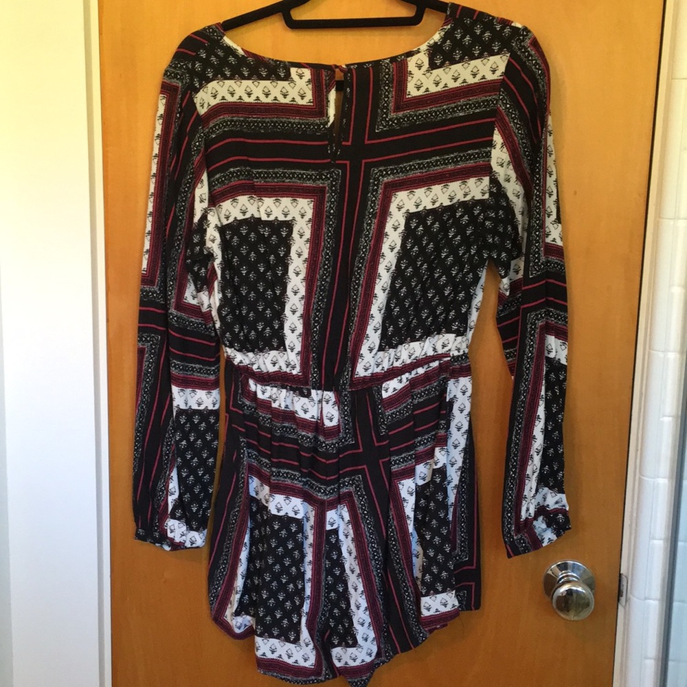 Abstract romper - Picture 2 of 3